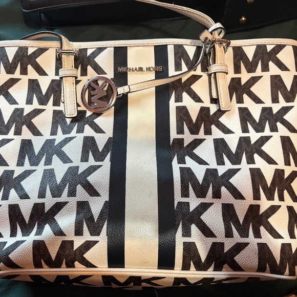 Michael Kors Jet Set Travel Tote - Picture 1 of 1